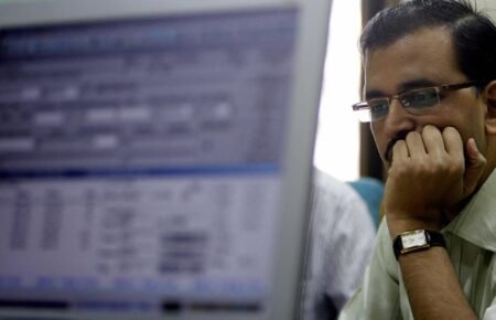 Alt Text: Institutional investor activity and stock market trading dashboard in India.