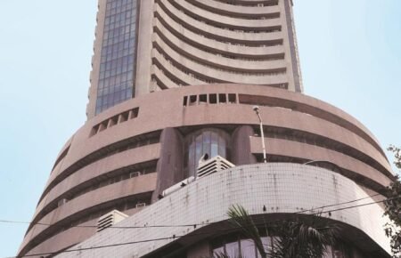 Investor monitoring stock market activity following SEBI's buyback regulation update.